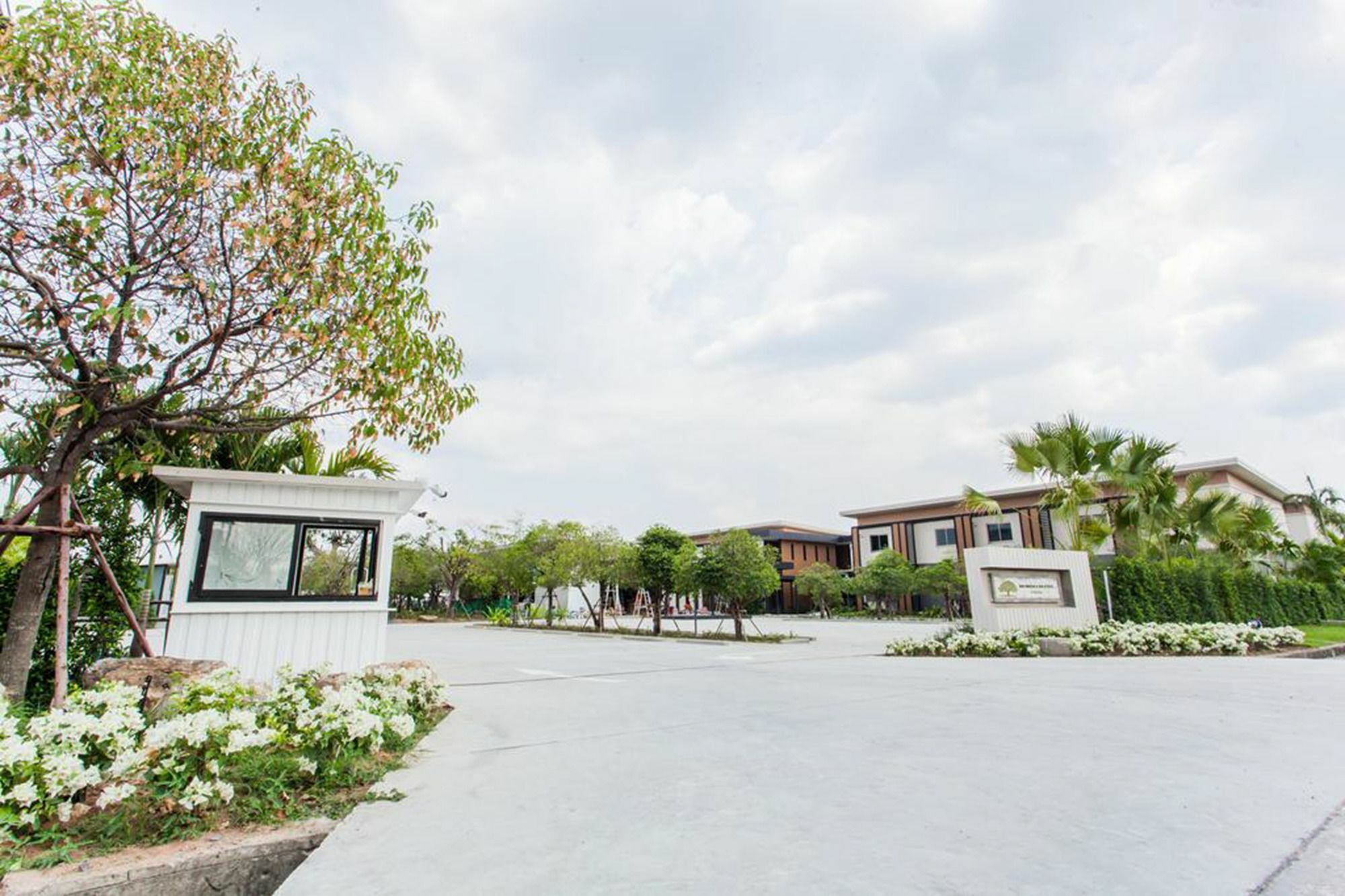Morino Hotel Si Racha Exteriér fotografie