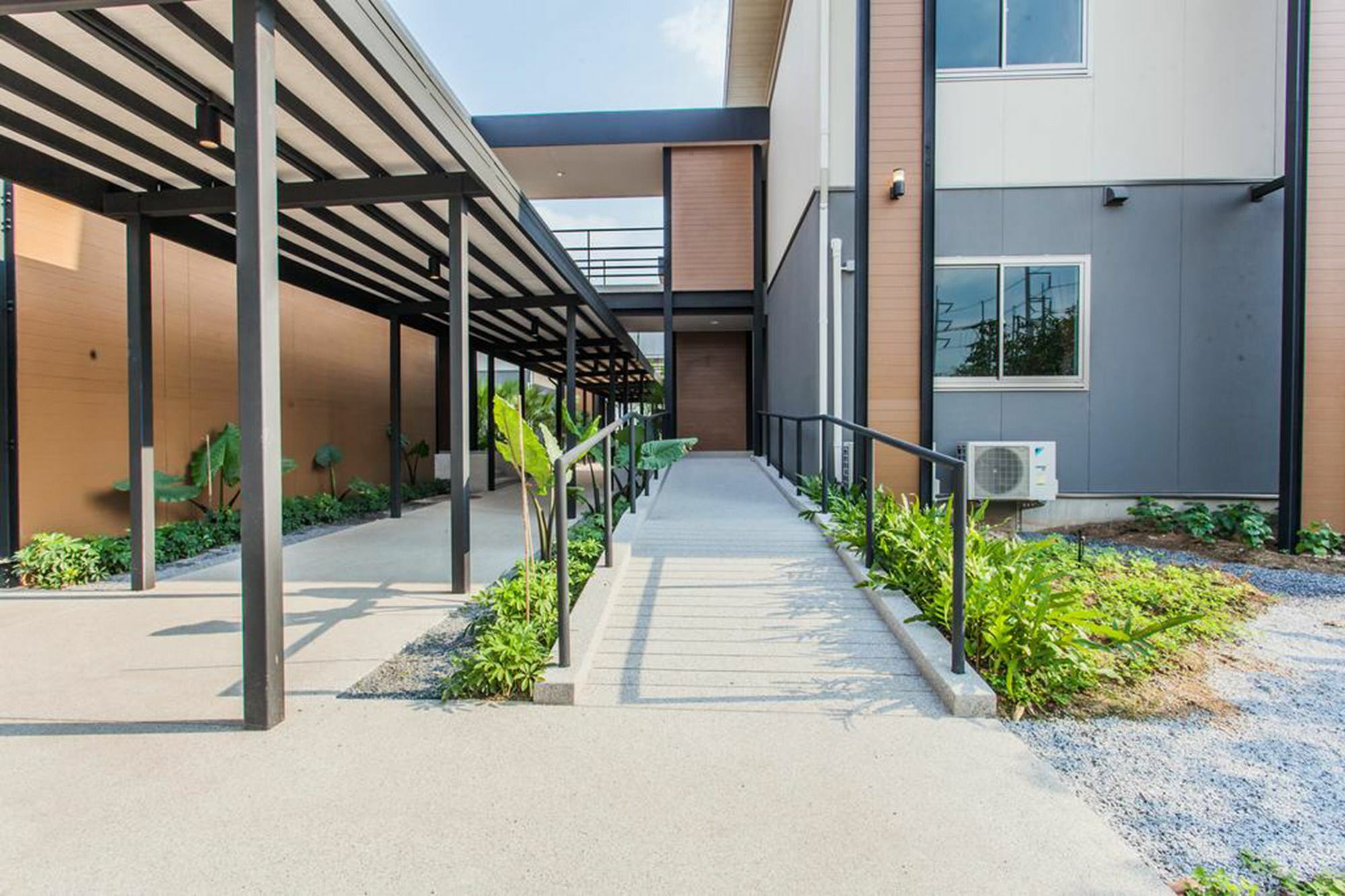 Morino Hotel Si Racha Exteriér fotografie